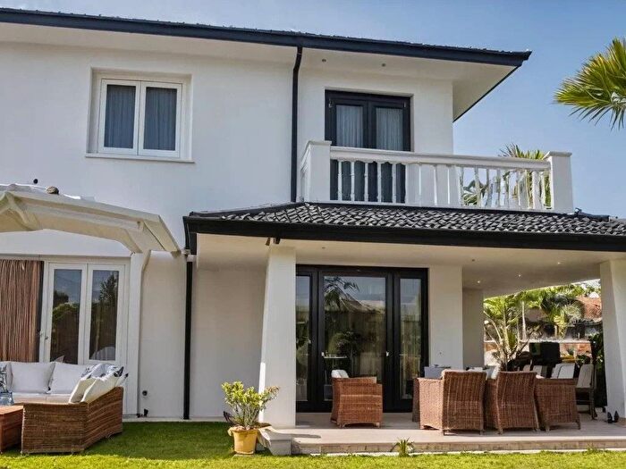 Casa con 6 locali in affitto in Via Cristoforo Colombo, Pietrasanta