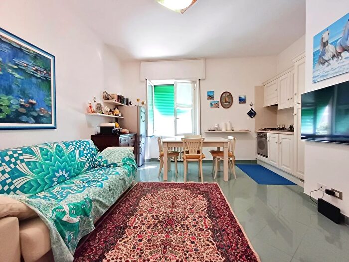 Appartamento quadrilocale in vendita in Via Novara, Sestri Levante