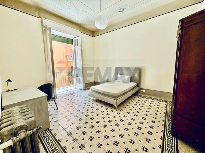 Appartamento con 8 locali in affitto in Palermo