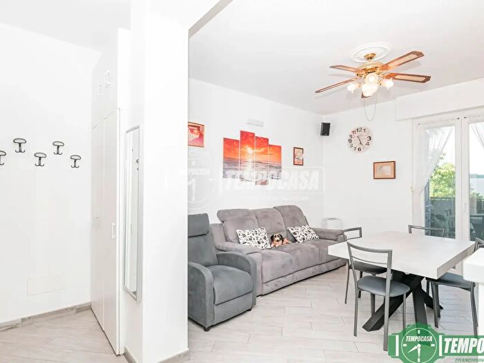 Appartamento trilocale in vendita in Viale Ungheria, Milano