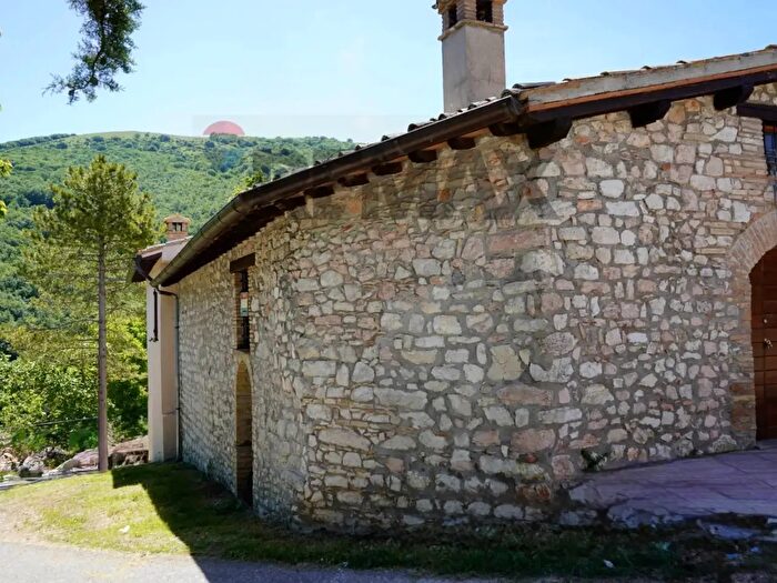 Casa trilocale in vendita in Trevi