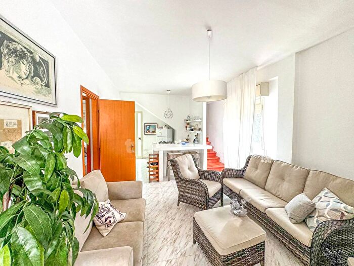 Casa con 5 locali in vendita in Via Isole Elice, Siracusa