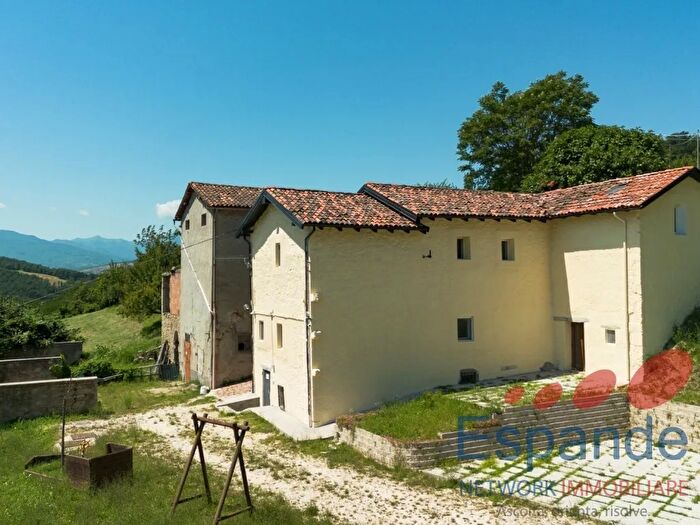 Casa con 8 locali in vendita in Località Cantaiola, Vergato