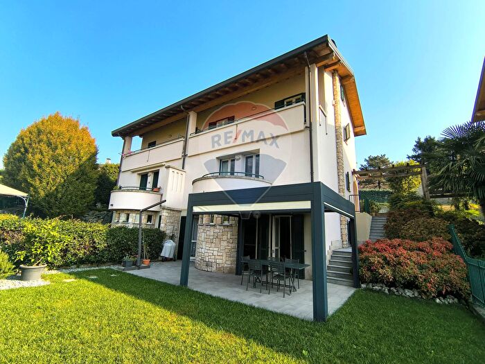 Casa quadrilocale in vendita in Via del Roccolo, Civate