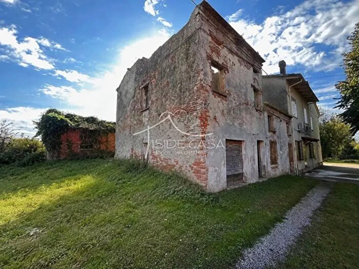Casa con 5 locali in vendita in San Benedetto Po