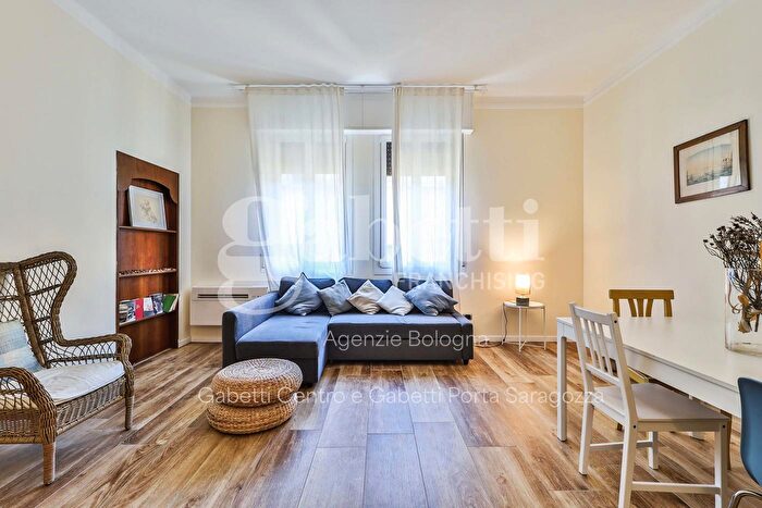 Appartamento trilocale in vendita in Via Goito, Bologna