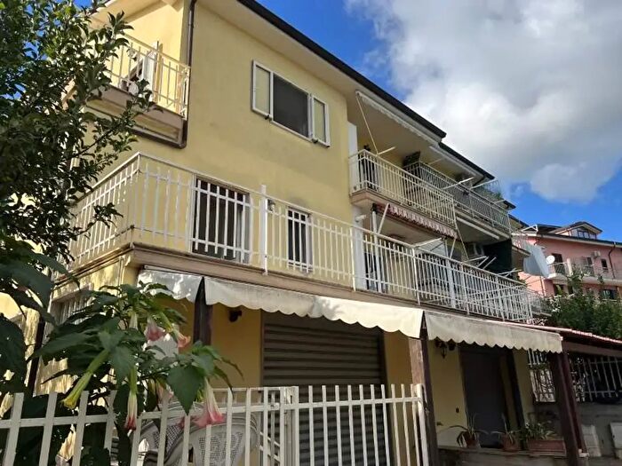 Appartamento trilocale in vendita in Via Cerrine, Prignano Cilento