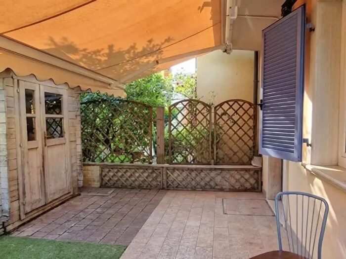 Casa con 5 locali in vendita in Massa