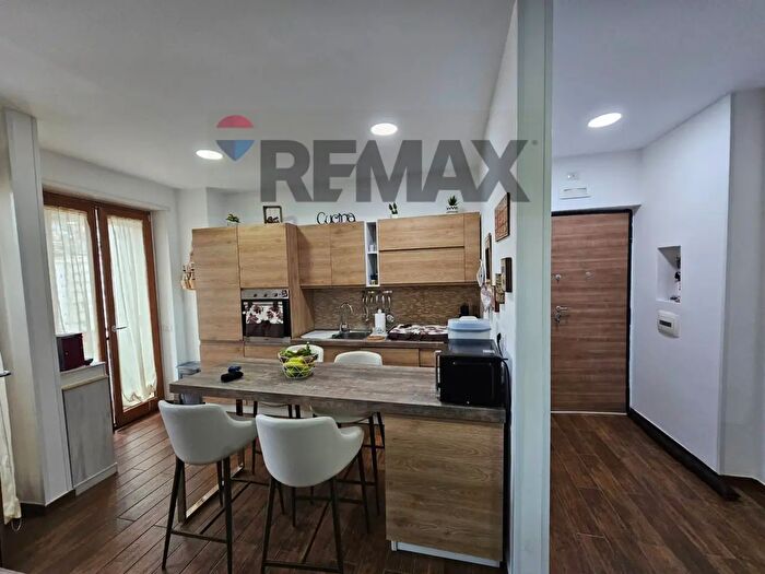 Appartamento trilocale in vendita in Via Robertelli, Salerno