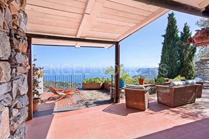 Casa con 6 locali in vendita in Alassio