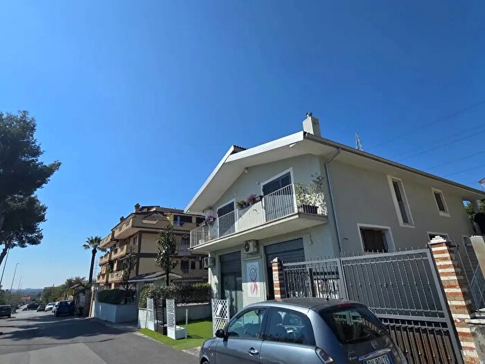 Appartamento trilocale in affitto in Via Belmonte del Sannio, Roma