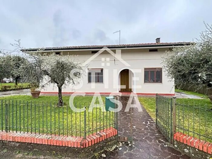 Casa quadrilocale in vendita in a Diaccio, Porcari
