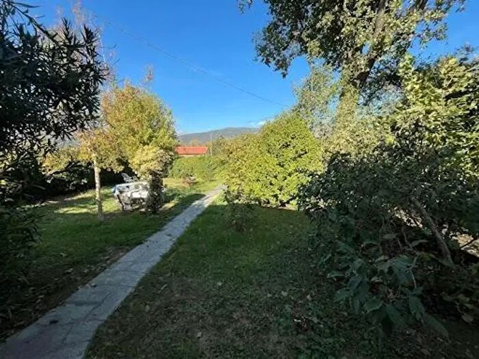 Casa con 7 locali in vendita in Massa