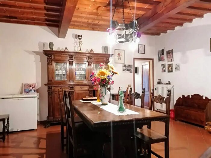 Appartamento con 5 locali in vendita in Via IV Novembre, Greve In Chianti