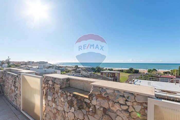 Appartamento con 6 locali in vendita in Corso Oceano Indiano, Santa Croce Camerina