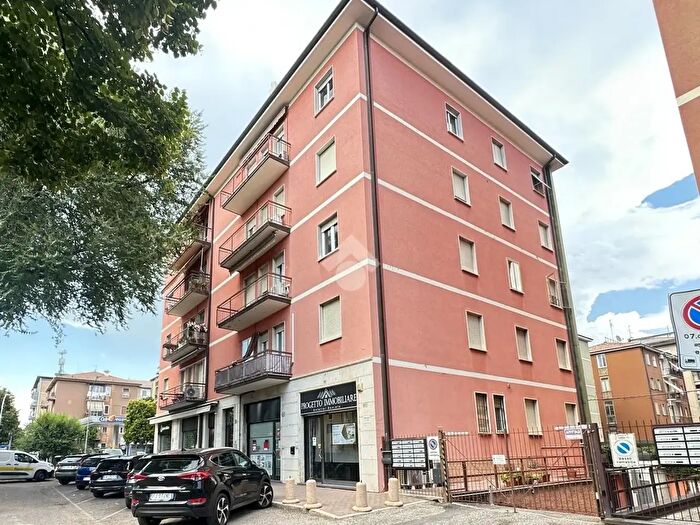 Appartamento trilocale in vendita in Via Mameli, Verona