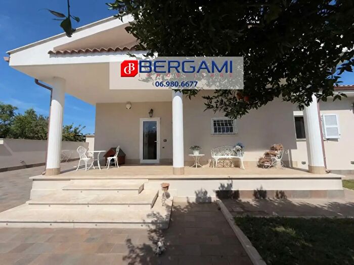 Casa con 6 locali in vendita in Via Norma, Nettuno