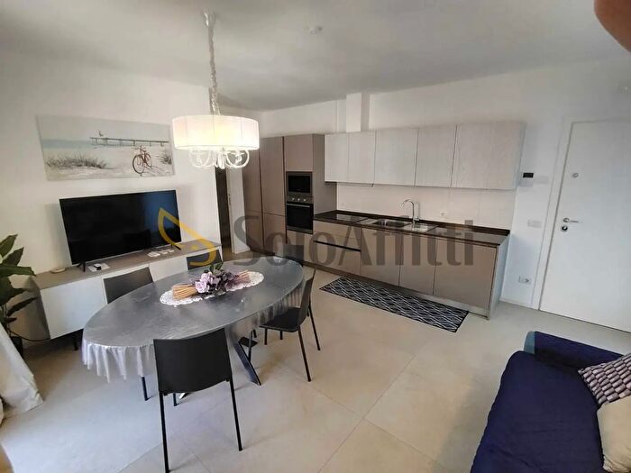 Appartamento trilocale in affitto in Viale Fratelli Sintoni, Cesenatico