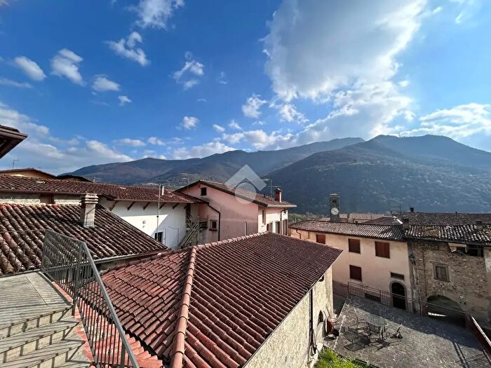 Appartamento trilocale in vendita in Via Dante Alighieri, Endine Gaiano