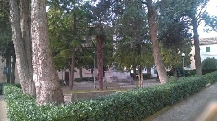 Appartamento con 6 locali in vendita in Piazza Barcaroli, Morro DAlba