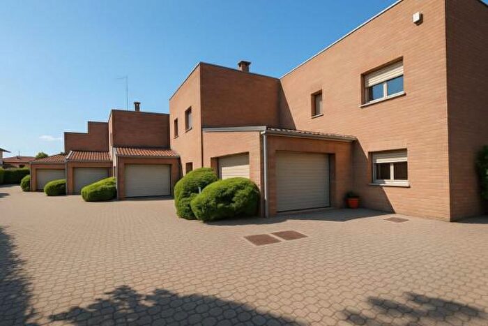 Casa quadrilocale in vendita in Via Ugo Foscolo, Lomazzo