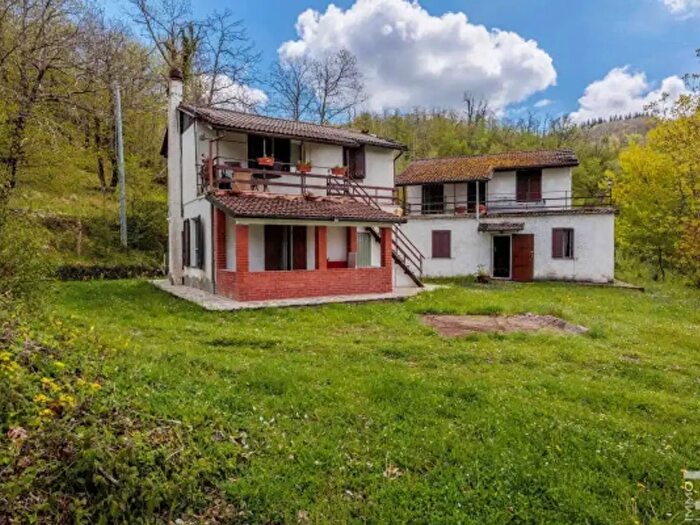 Casa con 6 locali in vendita in Via Provinciale, Careggine