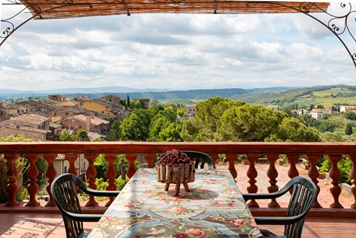 Appartamento quadrilocale in vendita in Via San Giovanni, San Gimignano