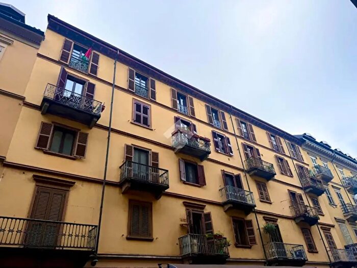 Appartamento trilocale in vendita in Via SantAnselmo, Torino