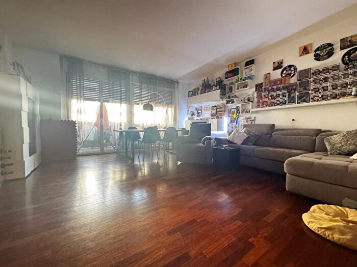 Appartamento trilocale in affitto in Via Vittorio Gassman, Quartiere Adriano, Milano