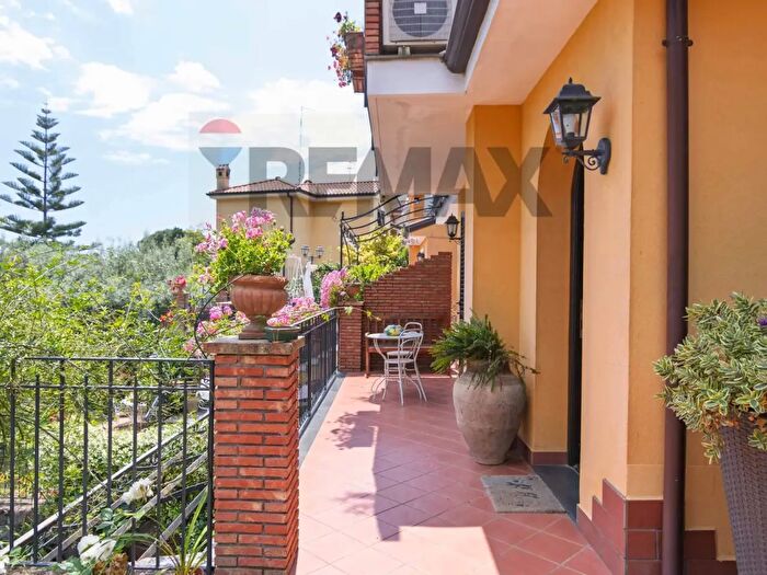 Casa con 7 locali in vendita in Via Villari Antonio, Trecastagni