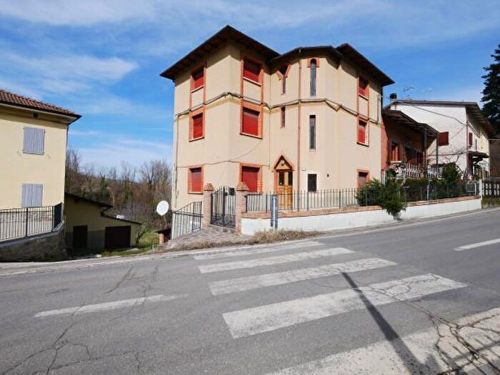 Casa con 6 locali in vendita in Via Valrossenna, Polinago