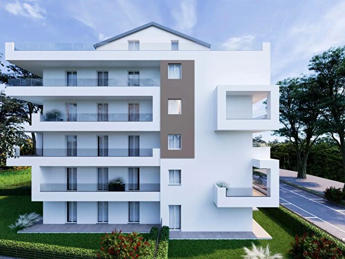 Appartamento quadrilocale in vendita in Via della Gallarana, Monza