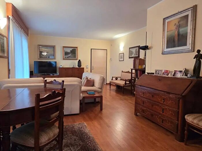 Appartamento quadrilocale in vendita in Via Toscana, Opera