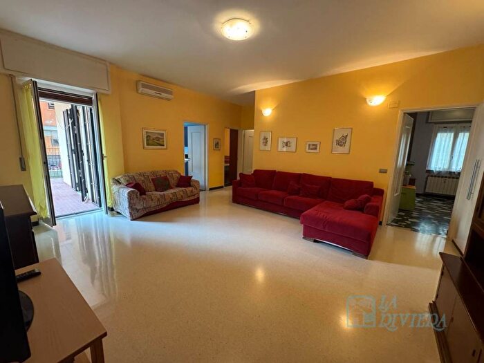Appartamento quadrilocale in affitto in Via Gioiello, Centro, Cogoleto