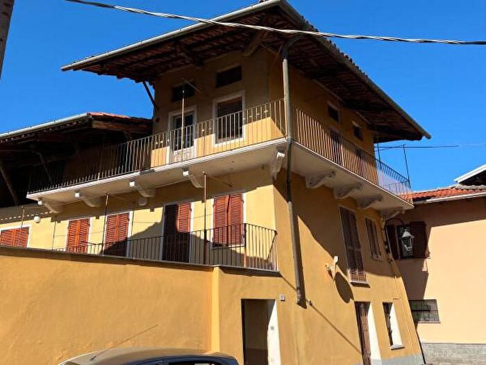 Casa trilocale in vendita in Via Novembre, Fiorano Canavese
