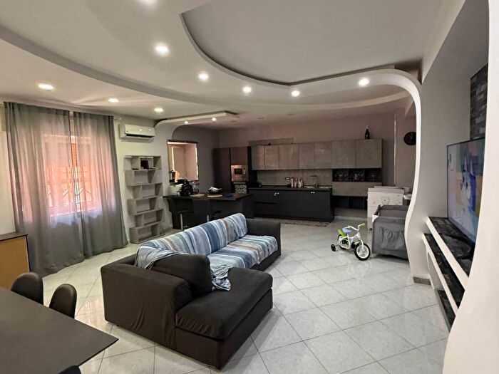 Appartamento trilocale in affitto in Viale Guglielmo Marconi, Casavatore