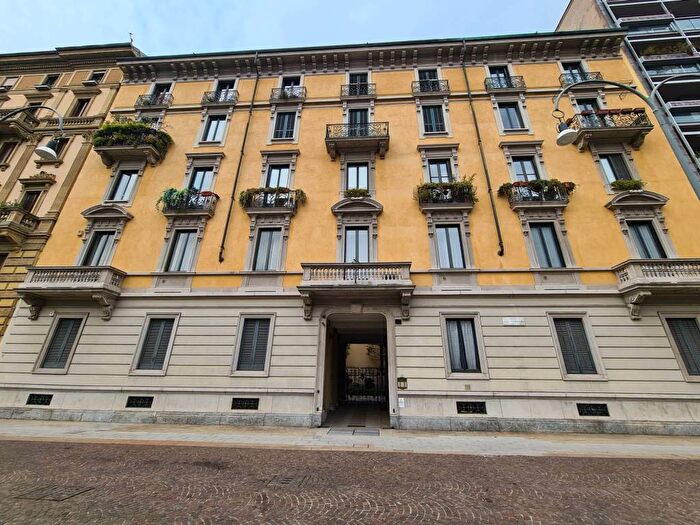 Casa bilocale in affitto in Piazza Niccolò Tommaseo, Vincenzo Monti, Milano