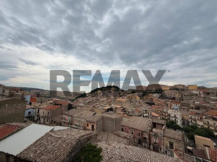 Appartamento quadrilocale in vendita in Via Giuseppe Amato, Buccheri