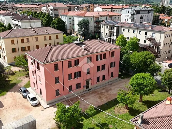 Appartamento quadrilocale in vendita in Via Giovanni Verardo Zeviani, Verona