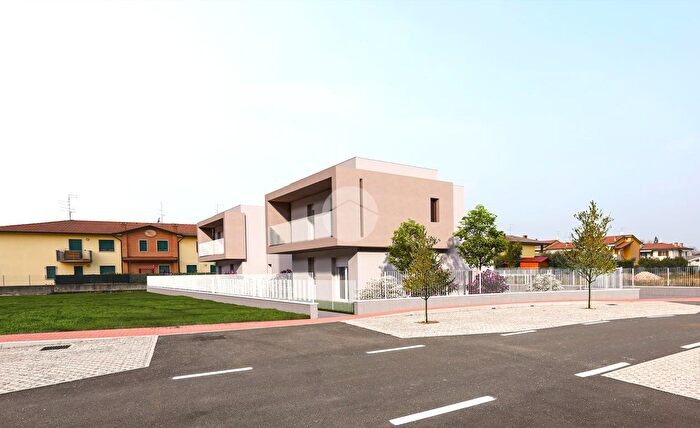 Casa con 5 locali in vendita in Via Paganini, Buttapietra