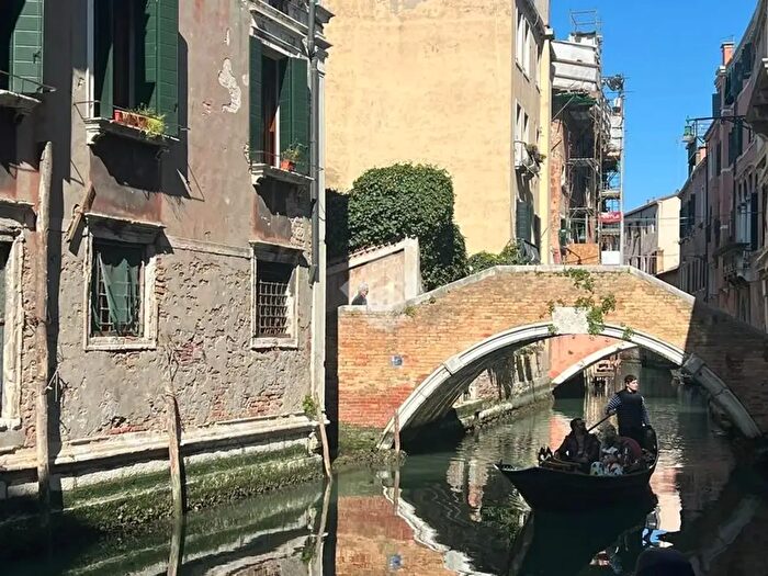 Appartamento trilocale in vendita in Calle della Madonna, Venezia