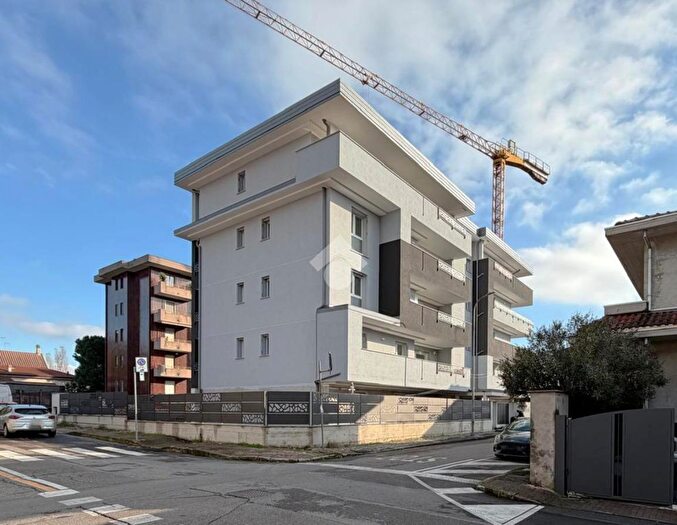 Appartamento trilocale in vendita in Via Andrea Solari, Varedo