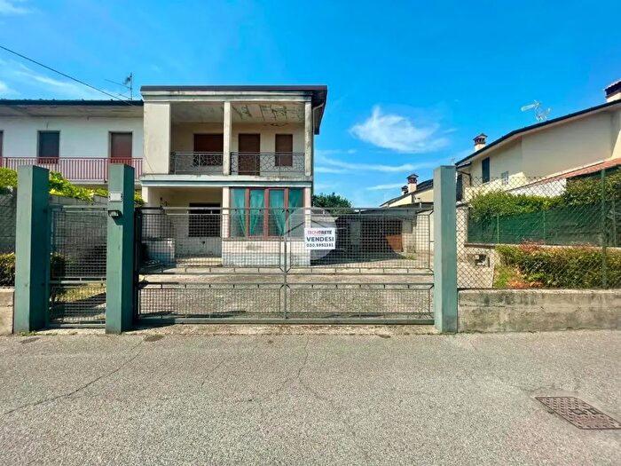 Casa bilocale in vendita in Via del Pendolo, Orzivecchi