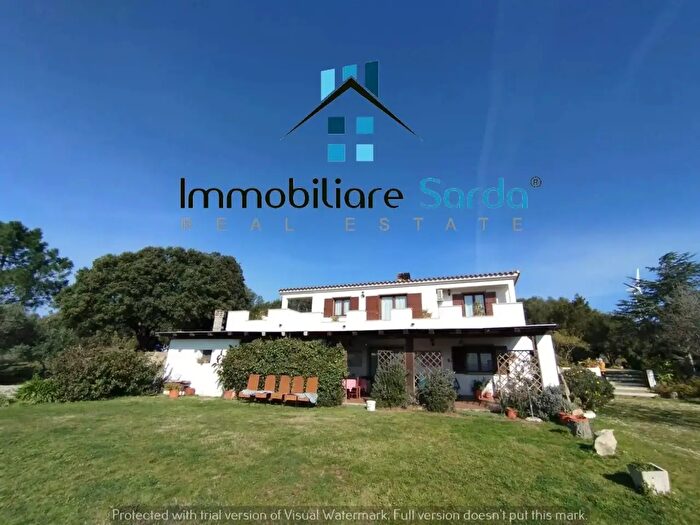 Casa con 11 locali in vendita in Tempio Pausania