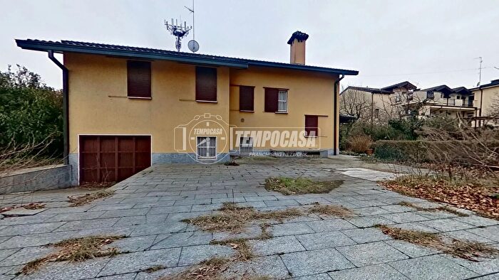 Casa con 5 locali in vendita in Via San Michele, Parabiago