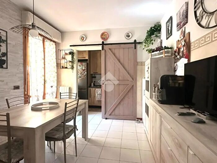 Appartamento trilocale in vendita in Via Guido Rossa, Pistoia