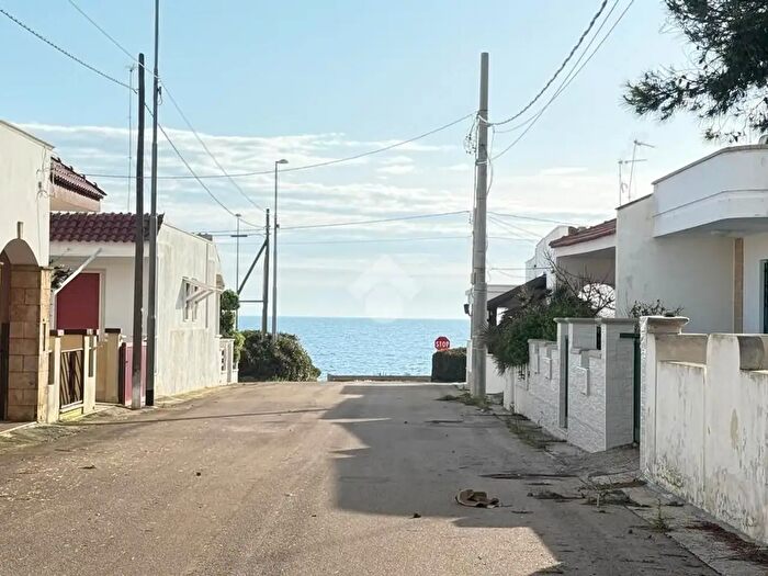 Casa trilocale in vendita in Via Verga, Alliste