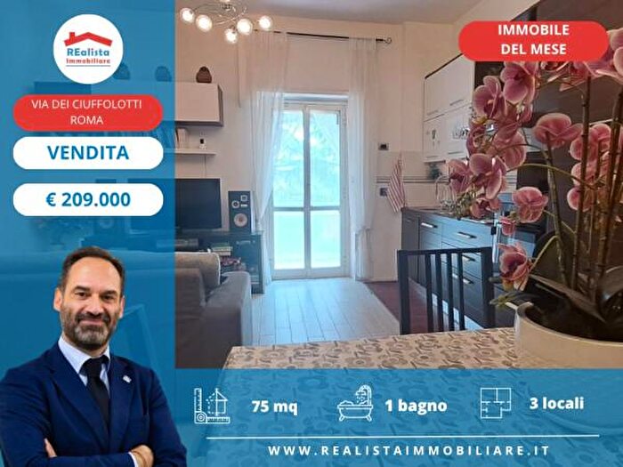 Appartamento trilocale in vendita in Via dei Ciuffolotti, Roma