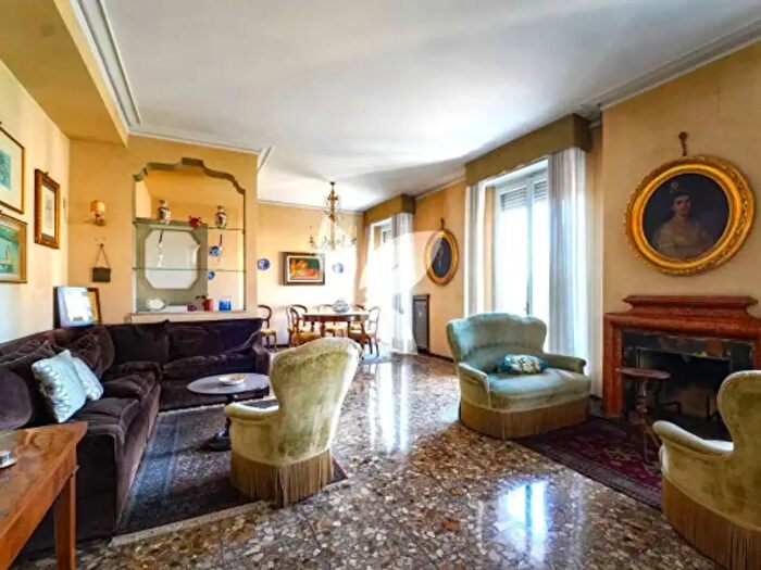 Appartamento trilocale in vendita in Viale Solferino, Parma