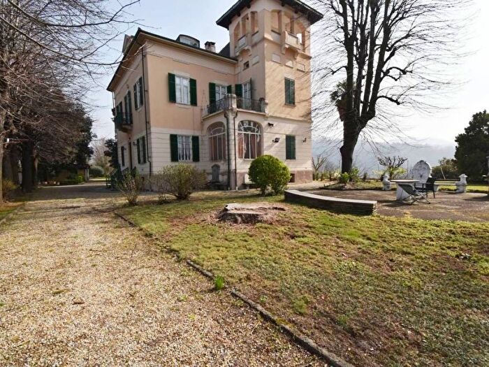 Appartamento quadrilocale in affitto in Strada dei Falconieri, Cavoretto, Torino